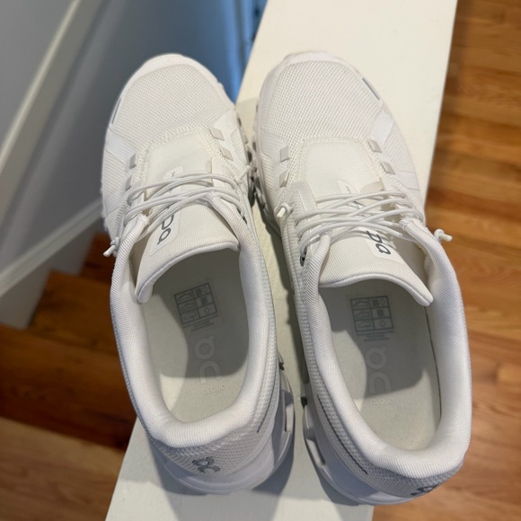 On Cloud 6 White Sneakers - Worn Once! - Picture 5 of 9